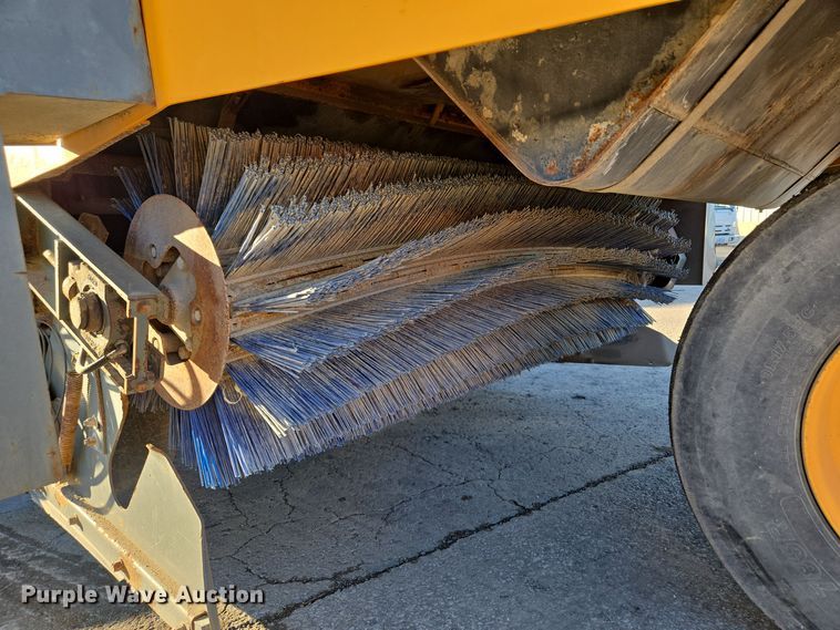 image for item EQ3855 2004 Elgin Pelican  street sweeper