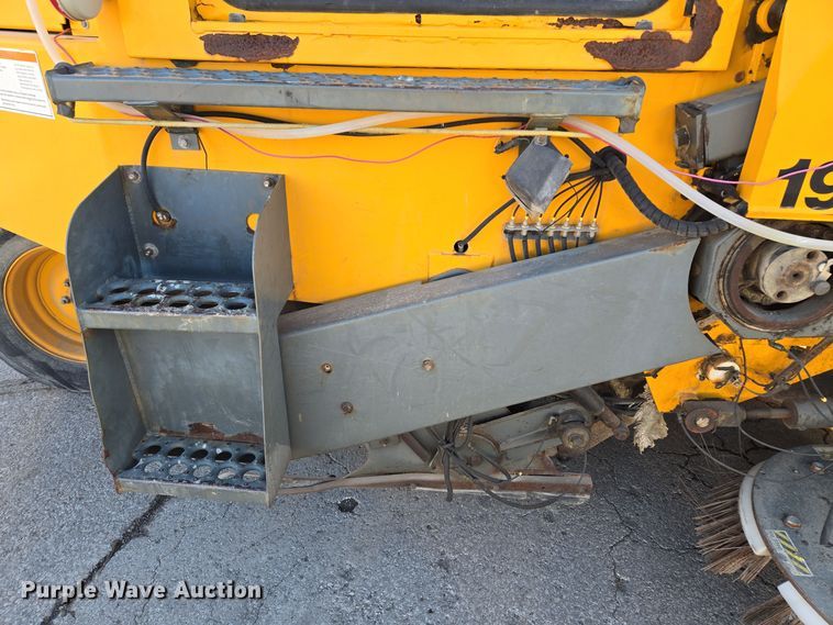 image for item EQ3855 2004 Elgin Pelican  street sweeper