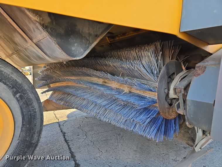 image for item EQ3855 2004 Elgin Pelican  street sweeper