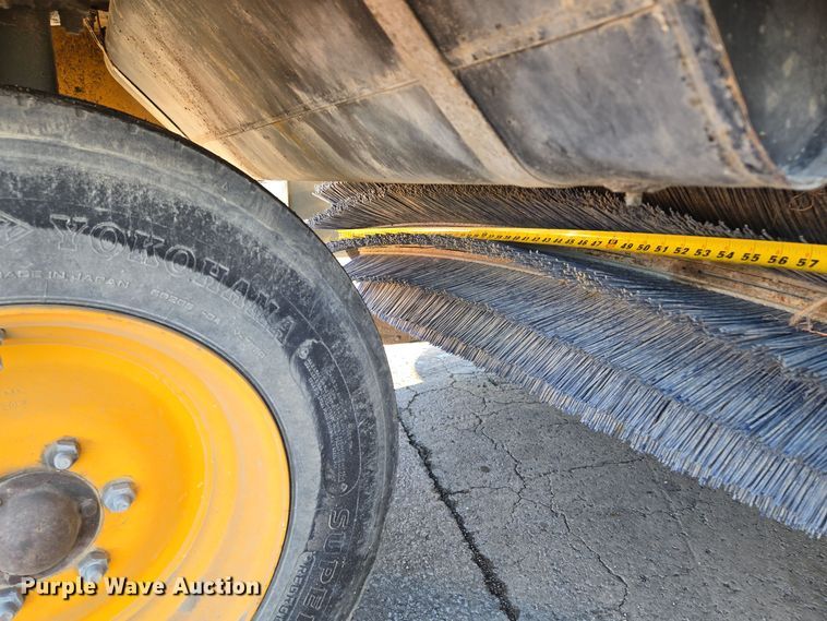 image for item EQ3855 2004 Elgin Pelican  street sweeper