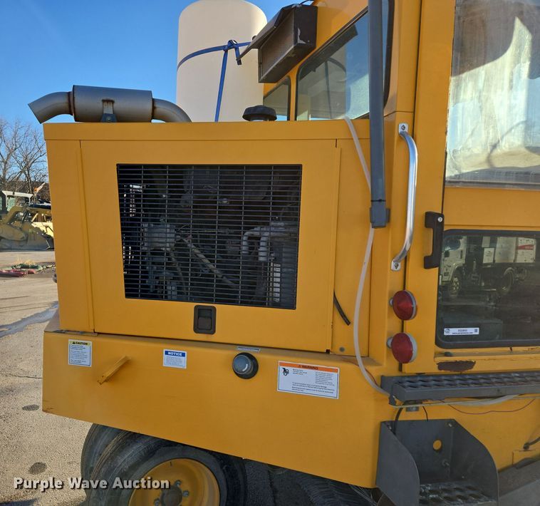 image for item EQ3855 2004 Elgin Pelican  street sweeper