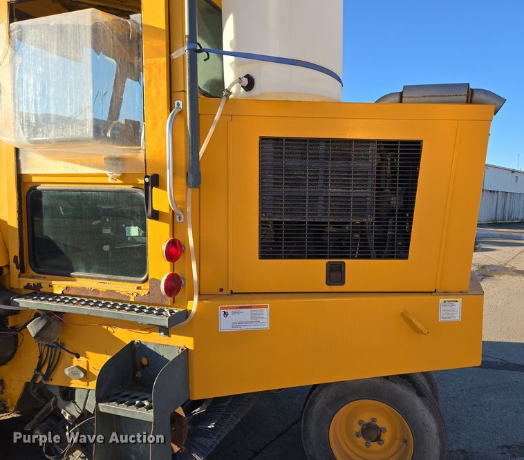 image for item EQ3855 2004 Elgin Pelican  street sweeper