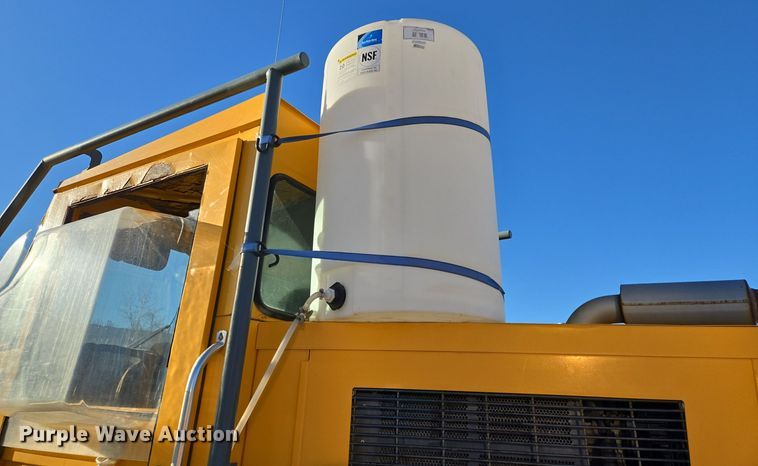 image for item EQ3855 2004 Elgin Pelican  street sweeper