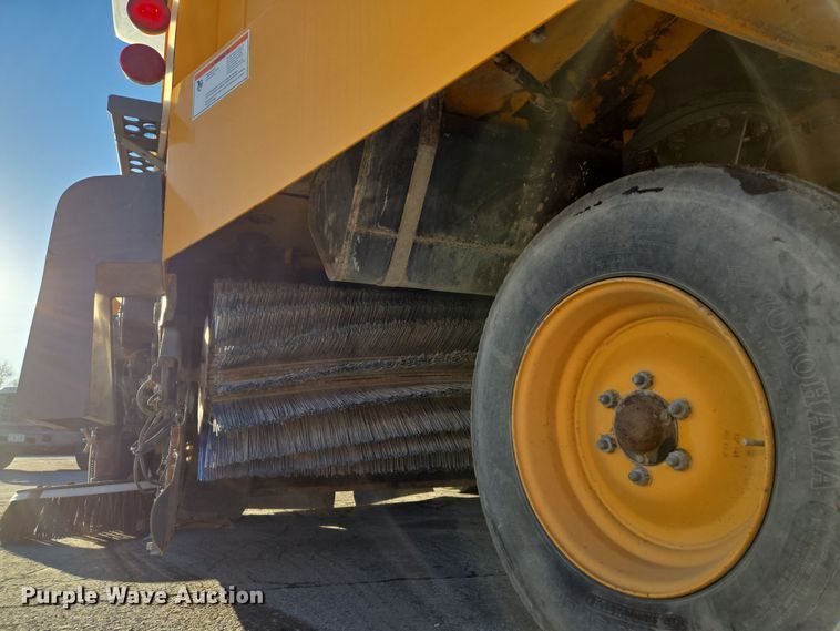 image for item EQ3855 2004 Elgin Pelican  street sweeper