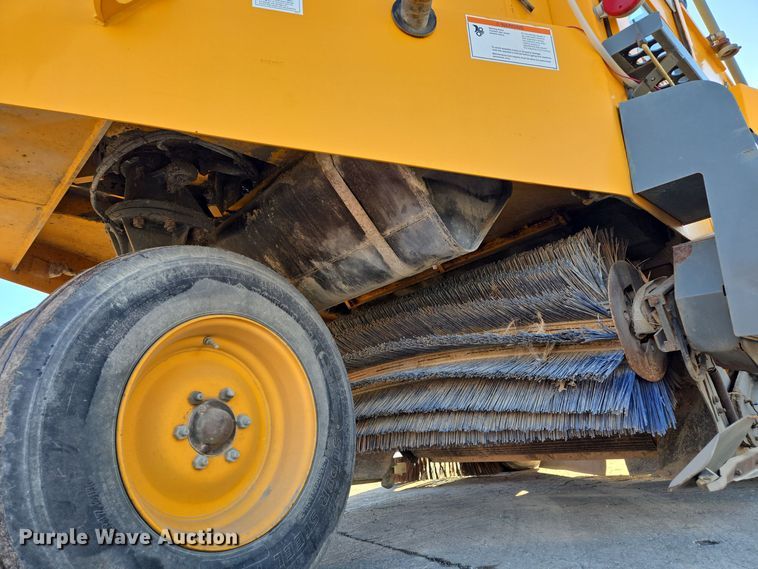 image for item EQ3855 2004 Elgin Pelican  street sweeper