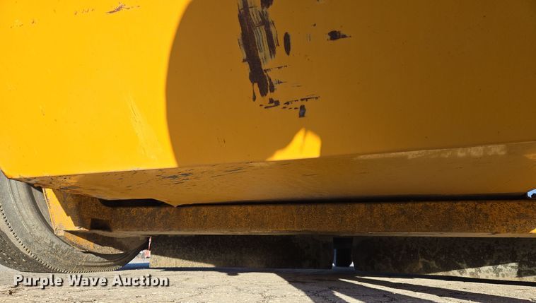 image for item EQ3855 2004 Elgin Pelican  street sweeper