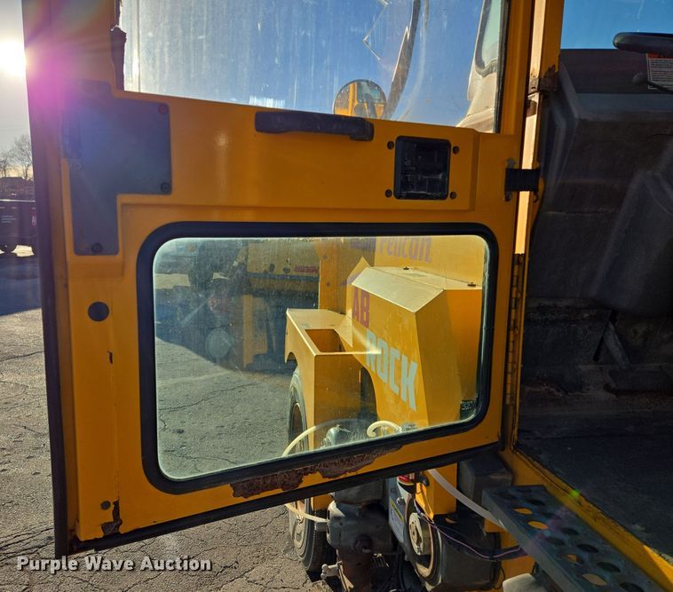 image for item EQ3855 2004 Elgin Pelican  street sweeper