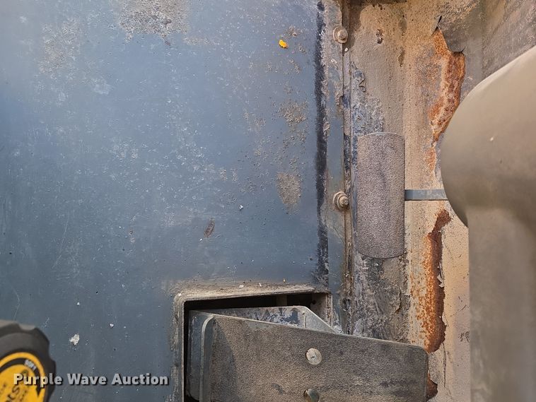 image for item EQ3855 2004 Elgin Pelican  street sweeper