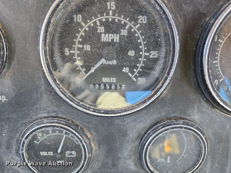 image for item EQ3855 2004 Elgin Pelican  street sweeper