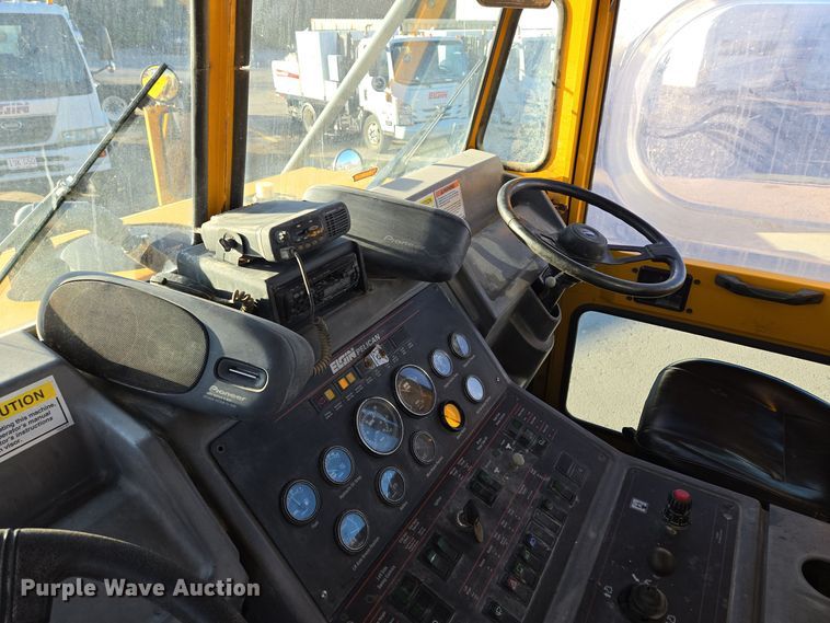 image for item EQ3855 2004 Elgin Pelican  street sweeper