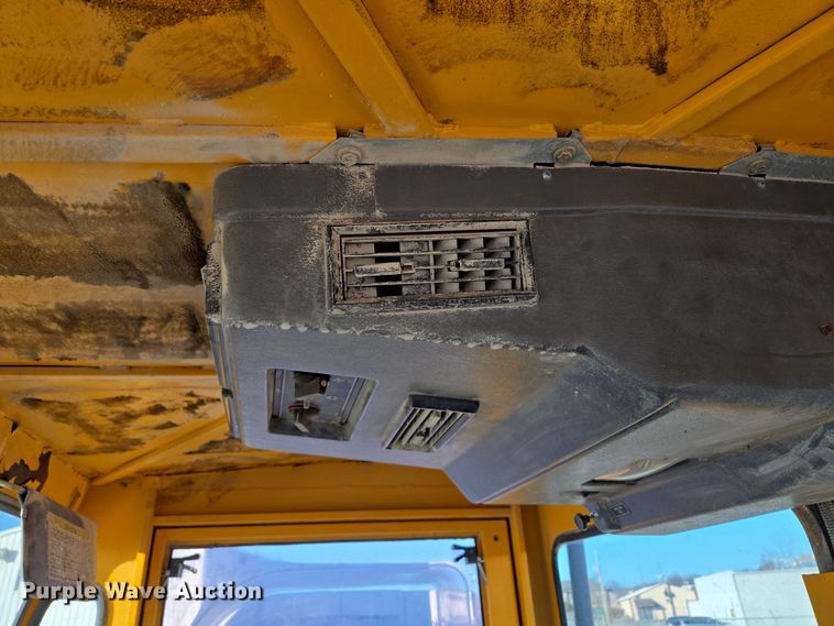 image for item EQ3855 2004 Elgin Pelican  street sweeper