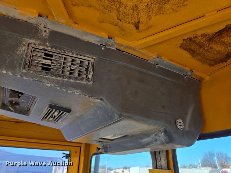 image for item EQ3855 2004 Elgin Pelican  street sweeper