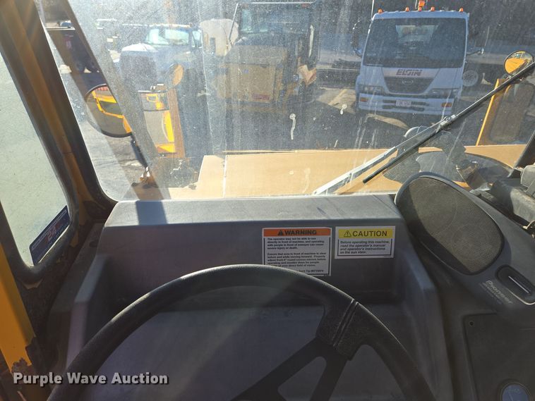 image for item EQ3855 2004 Elgin Pelican  street sweeper