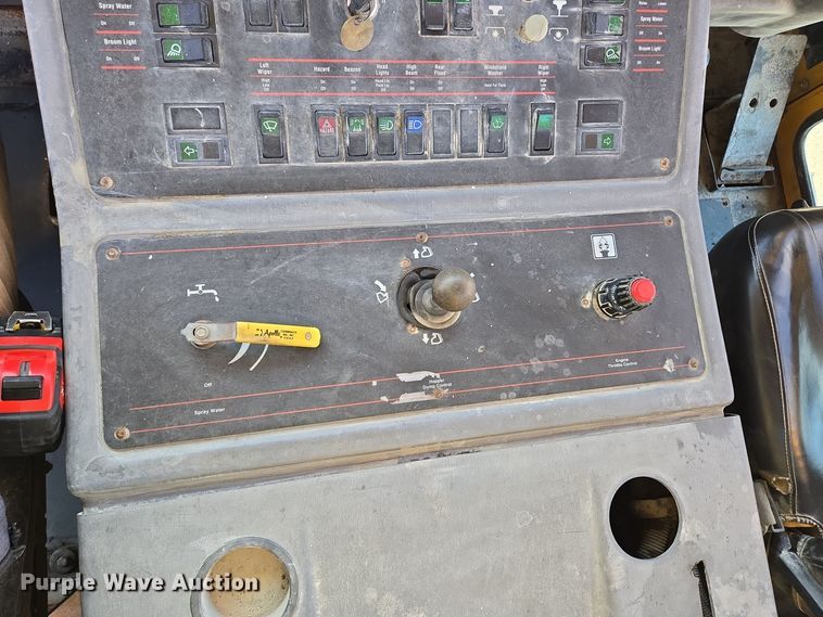 image for item EQ3855 2004 Elgin Pelican  street sweeper