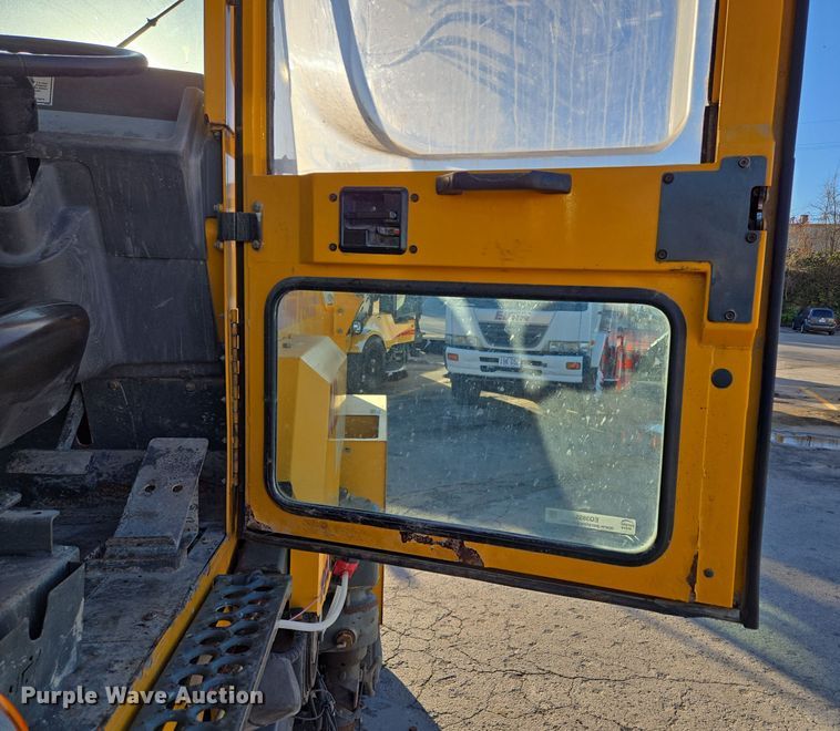 image for item EQ3855 2004 Elgin Pelican  street sweeper