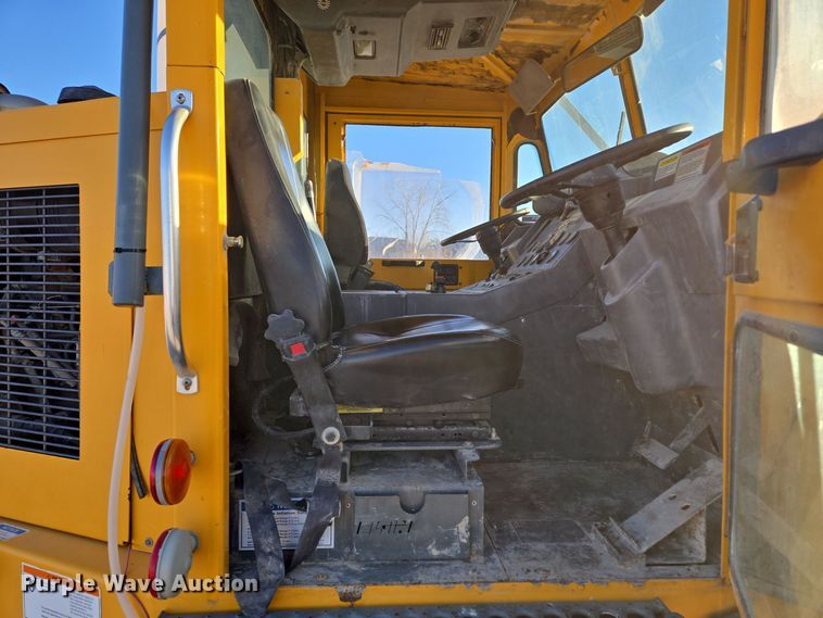 image for item EQ3855 2004 Elgin Pelican  street sweeper