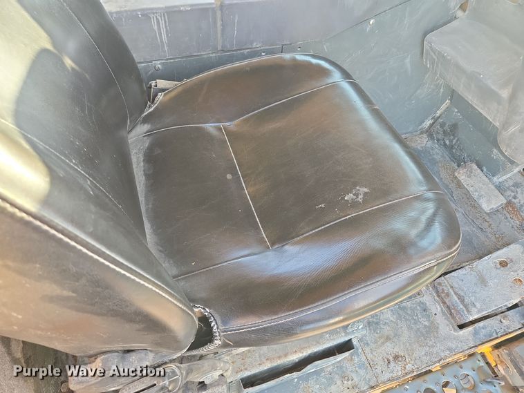 image for item EQ3855 2004 Elgin Pelican  street sweeper