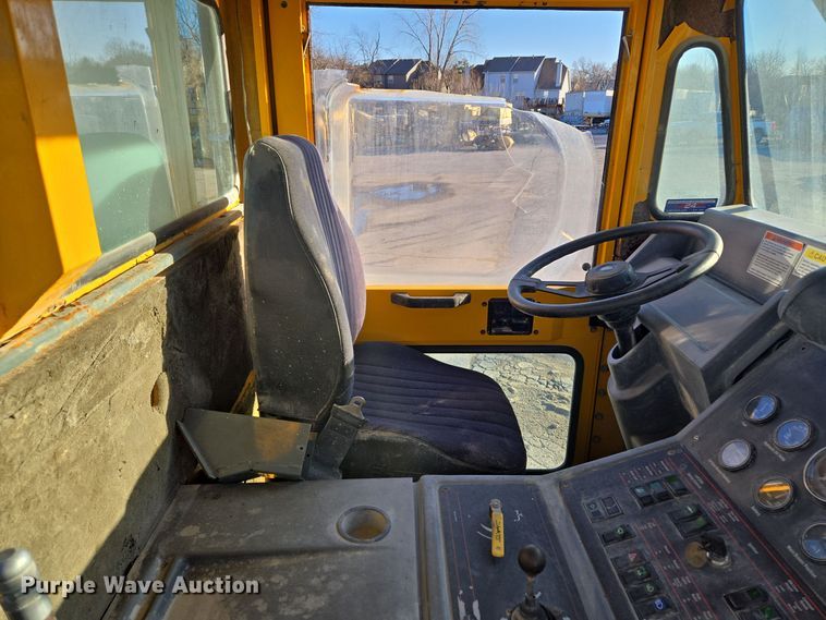 image for item EQ3855 2004 Elgin Pelican  street sweeper