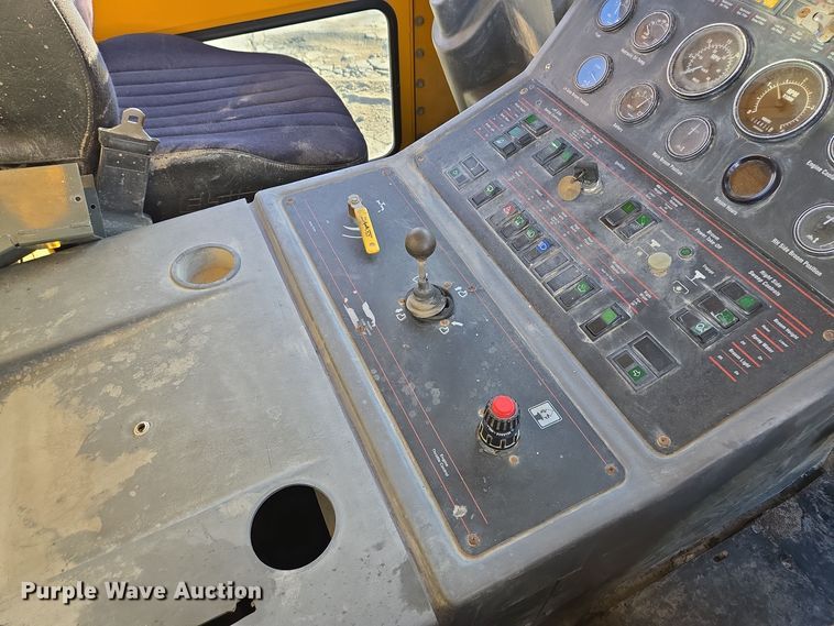 image for item EQ3855 2004 Elgin Pelican  street sweeper