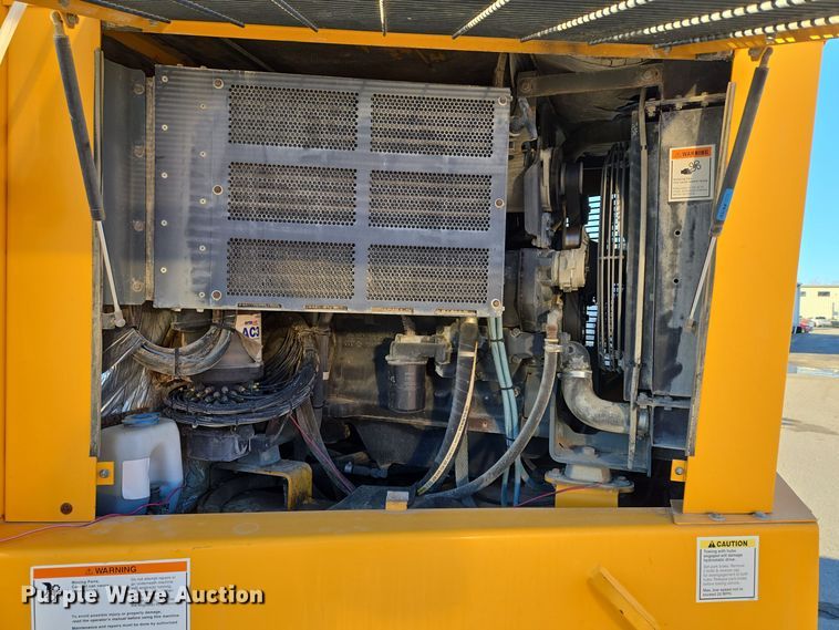 image for item EQ3855 2004 Elgin Pelican  street sweeper