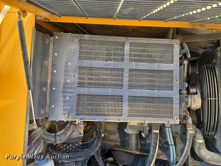 image for item EQ3855 2004 Elgin Pelican  street sweeper