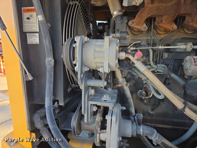 image for item EQ3855 2004 Elgin Pelican  street sweeper