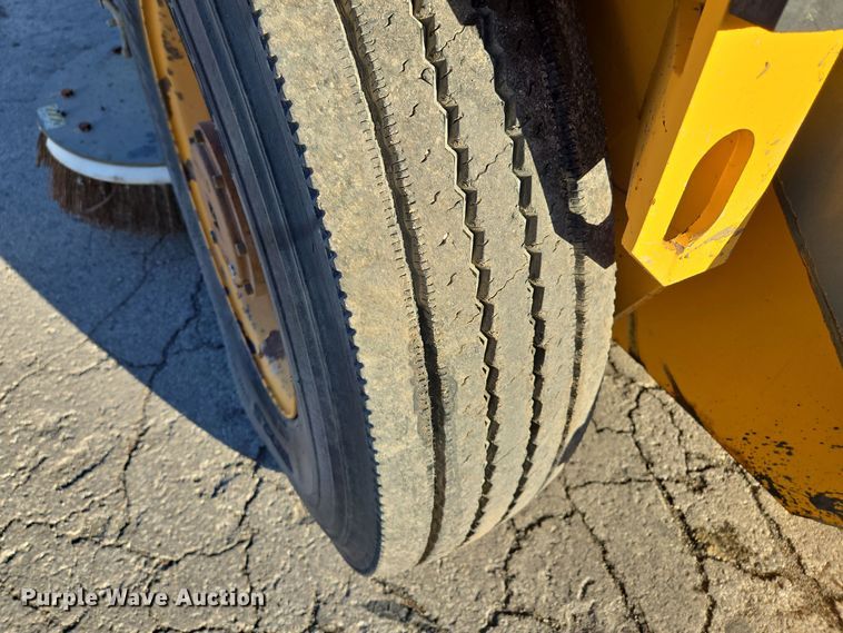 image for item EQ3855 2004 Elgin Pelican  street sweeper