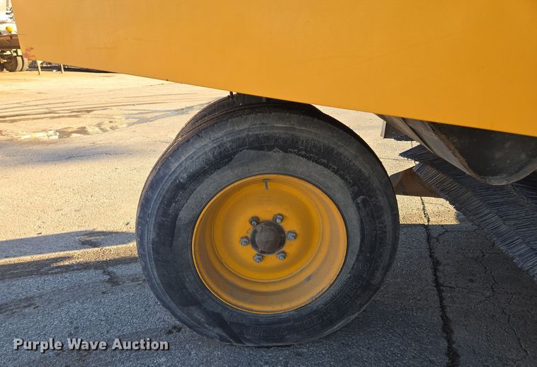 image for item EQ3855 2004 Elgin Pelican  street sweeper