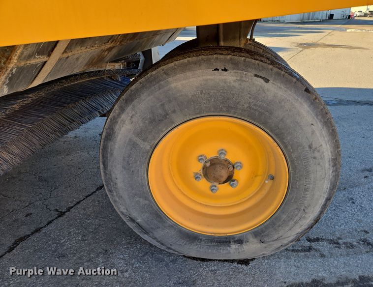 image for item EQ3855 2004 Elgin Pelican  street sweeper