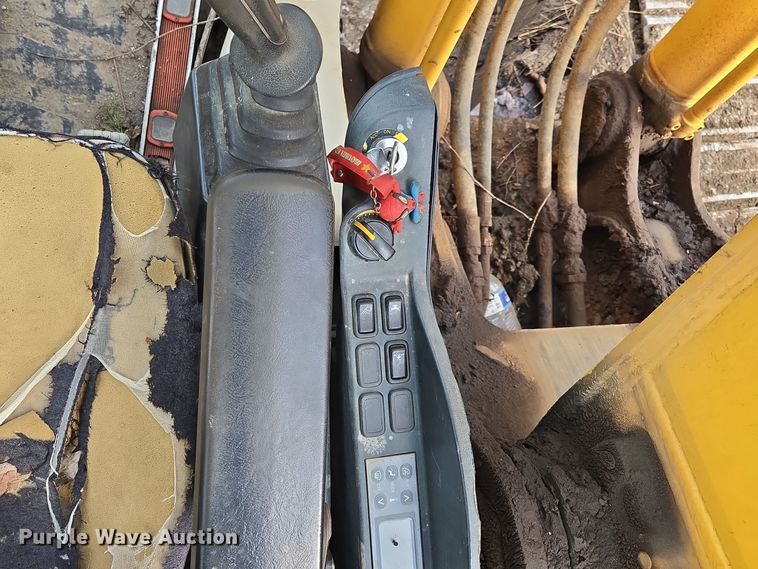 image for item EQ3880 2015 Kobelco  SK210LC-9 excavator