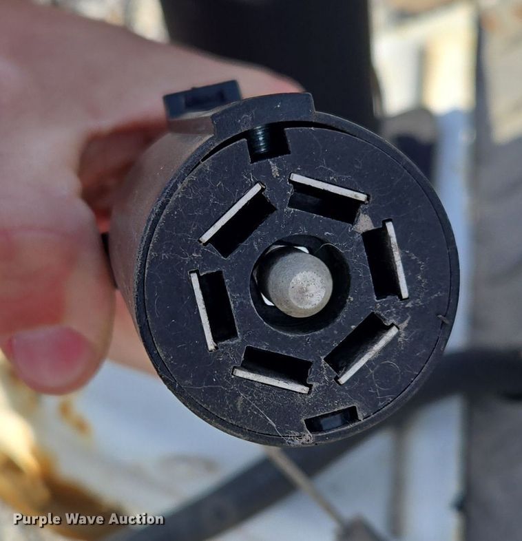 image for item EQ3882 2006 Mid-Western Machinery  HRT 110 vertical drill trailer