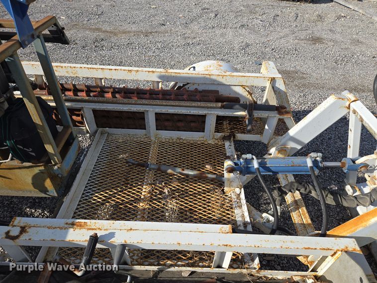 image for item EQ3882 2006 Mid-Western Machinery  HRT 110 vertical drill trailer