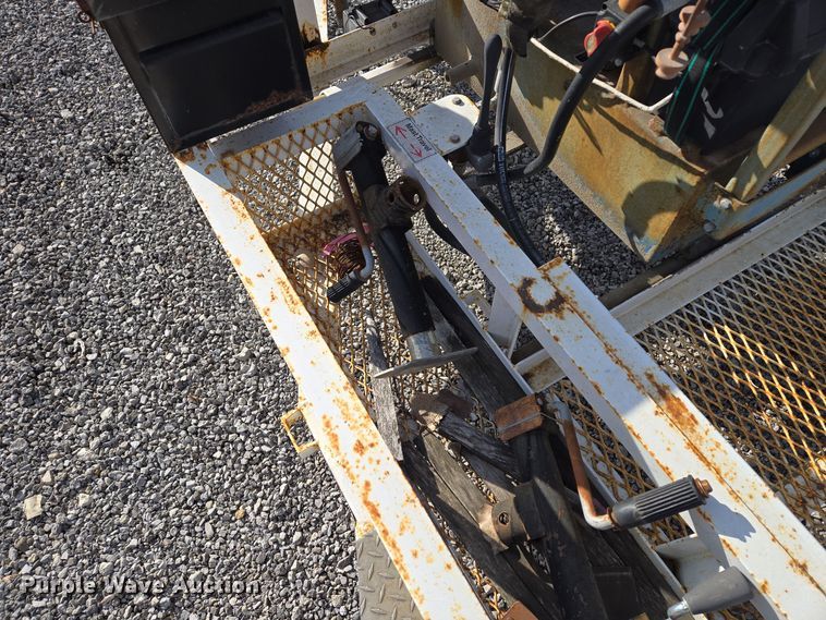 image for item EQ3882 2006 Mid-Western Machinery  HRT 110 vertical drill trailer