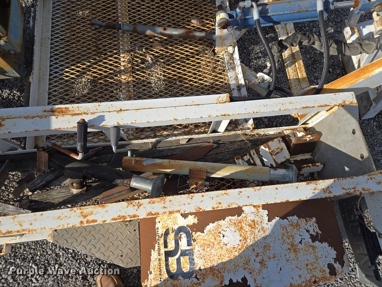 image for item EQ3882 2006 Mid-Western Machinery  HRT 110 vertical drill trailer