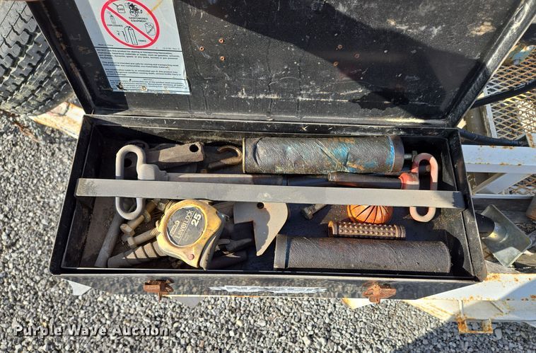 image for item EQ3882 2006 Mid-Western Machinery  HRT 110 vertical drill trailer