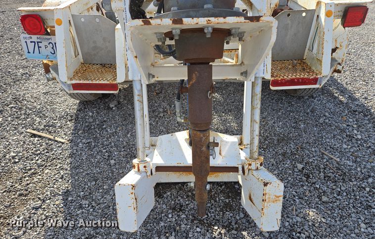 image for item EQ3882 2006 Mid-Western Machinery  HRT 110 vertical drill trailer
