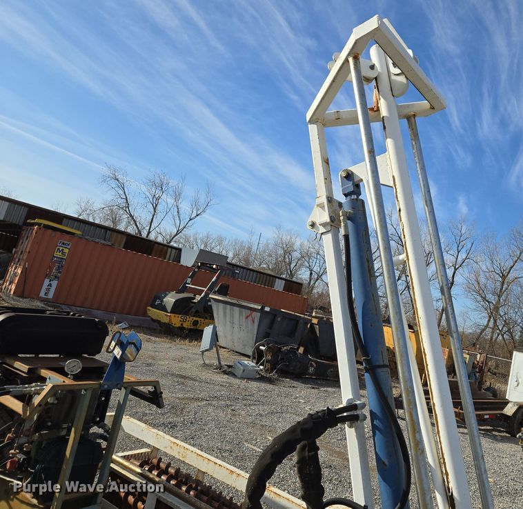 image for item EQ3882 2006 Mid-Western Machinery  HRT 110 vertical drill trailer