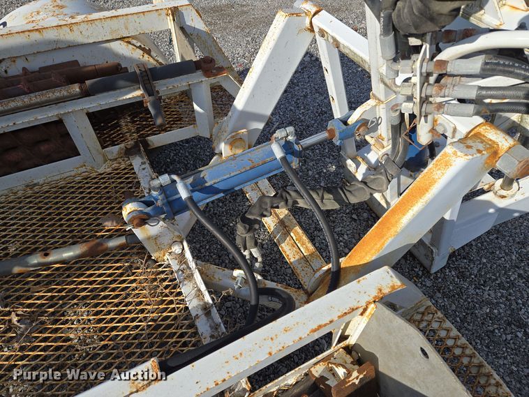 image for item EQ3882 2006 Mid-Western Machinery  HRT 110 vertical drill trailer