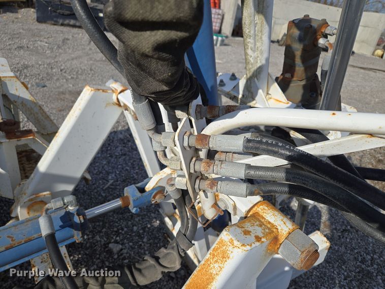 image for item EQ3882 2006 Mid-Western Machinery  HRT 110 vertical drill trailer