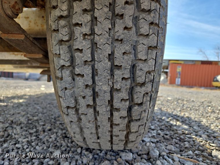 image for item EQ3882 2006 Mid-Western Machinery  HRT 110 vertical drill trailer