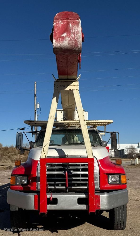image for item LH9390 1995 Ford F800 bucket truck