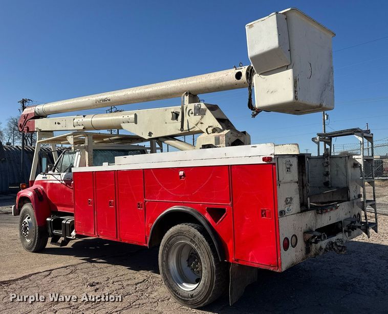 image for item LH9390 1995 Ford F800 bucket truck
