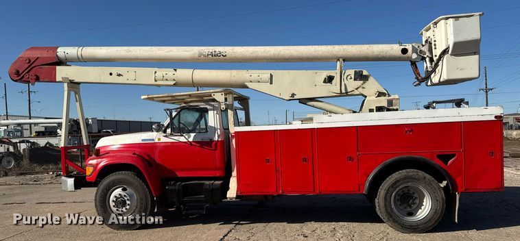 image for item LH9390 1995 Ford F800 bucket truck