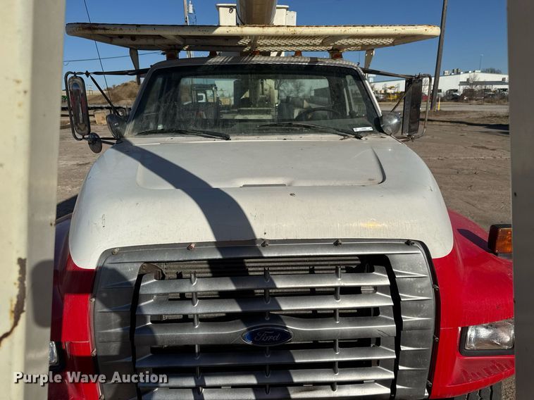 image for item LH9390 1995 Ford F800 bucket truck