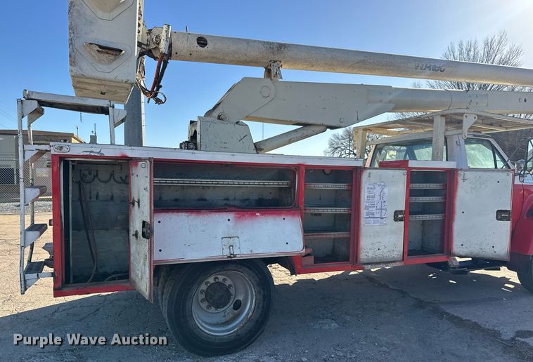 image for item LH9390 1995 Ford F800 bucket truck