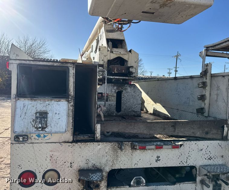 image for item LH9390 1995 Ford F800 bucket truck