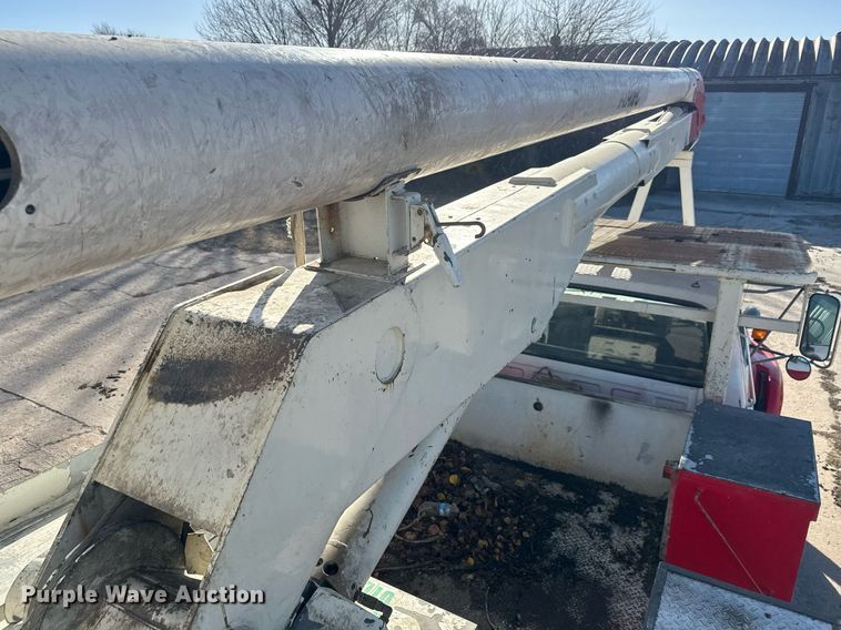 image for item LH9390 1995 Ford F800 bucket truck