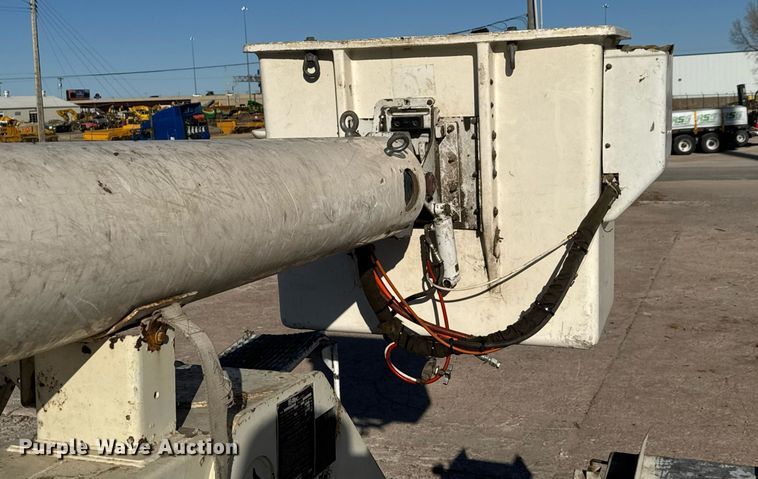 image for item LH9390 1995 Ford F800 bucket truck