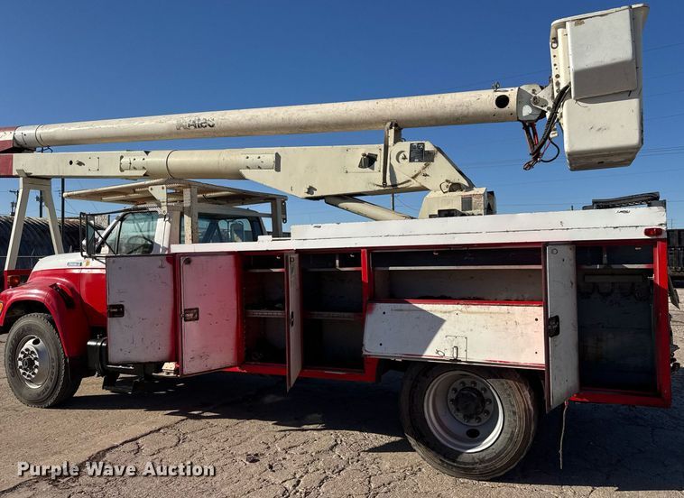 image for item LH9390 1995 Ford F800 bucket truck