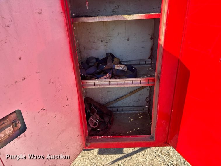 image for item LH9390 1995 Ford F800 bucket truck